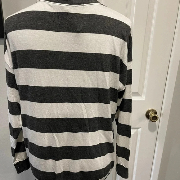 Kensie Grey and White Striped Long Sleeve Top Size Medium - Picture 4 of 4